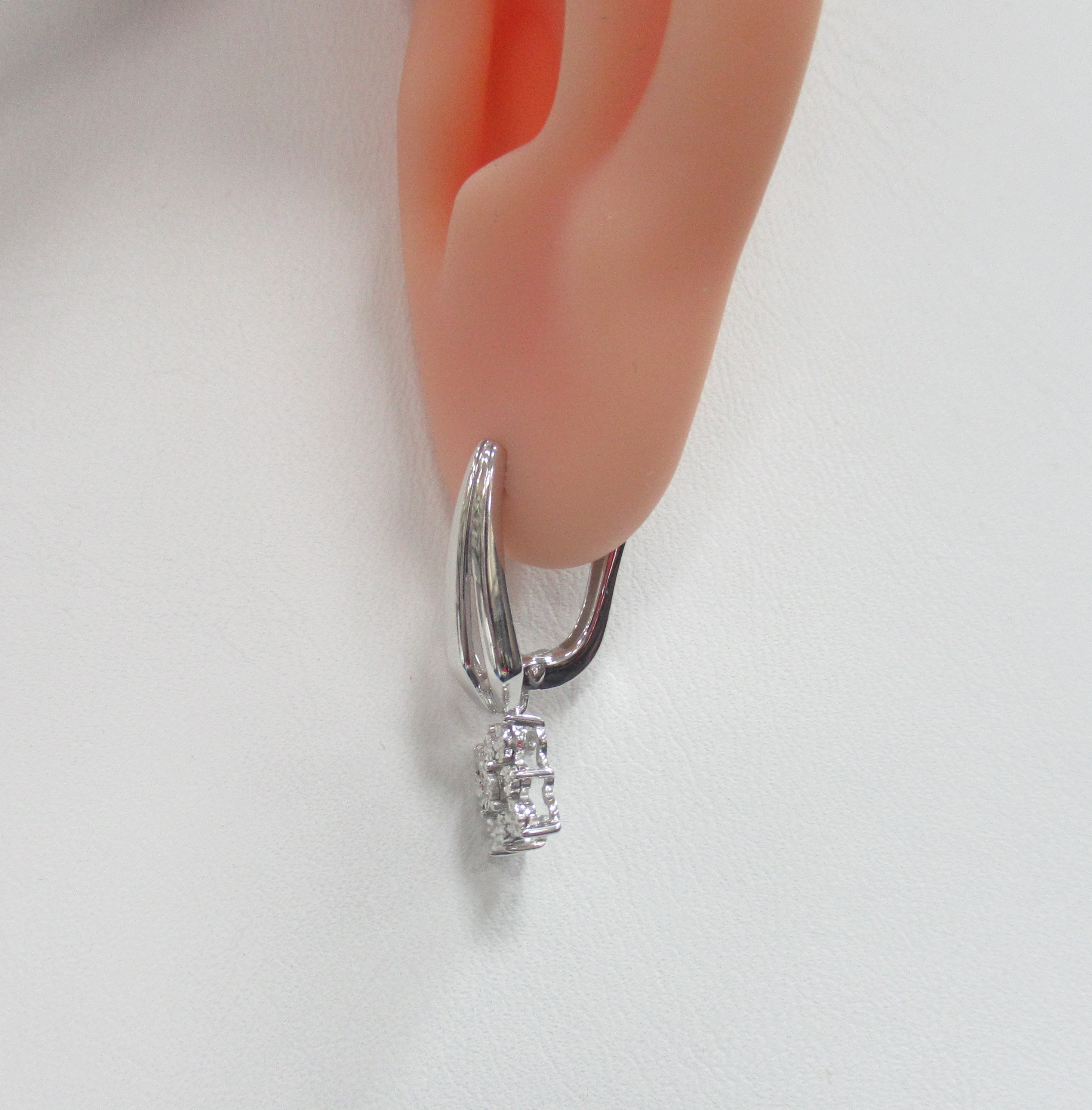 Серебряные серьги с бриллиантами